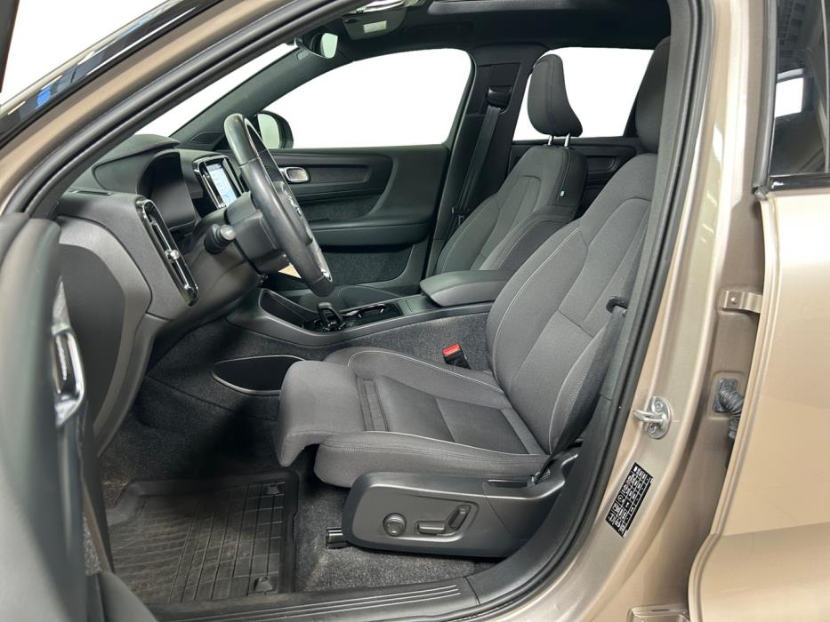 VOLVO XC40 2023
