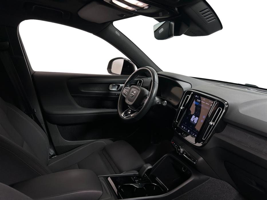 VOLVO XC40 2023