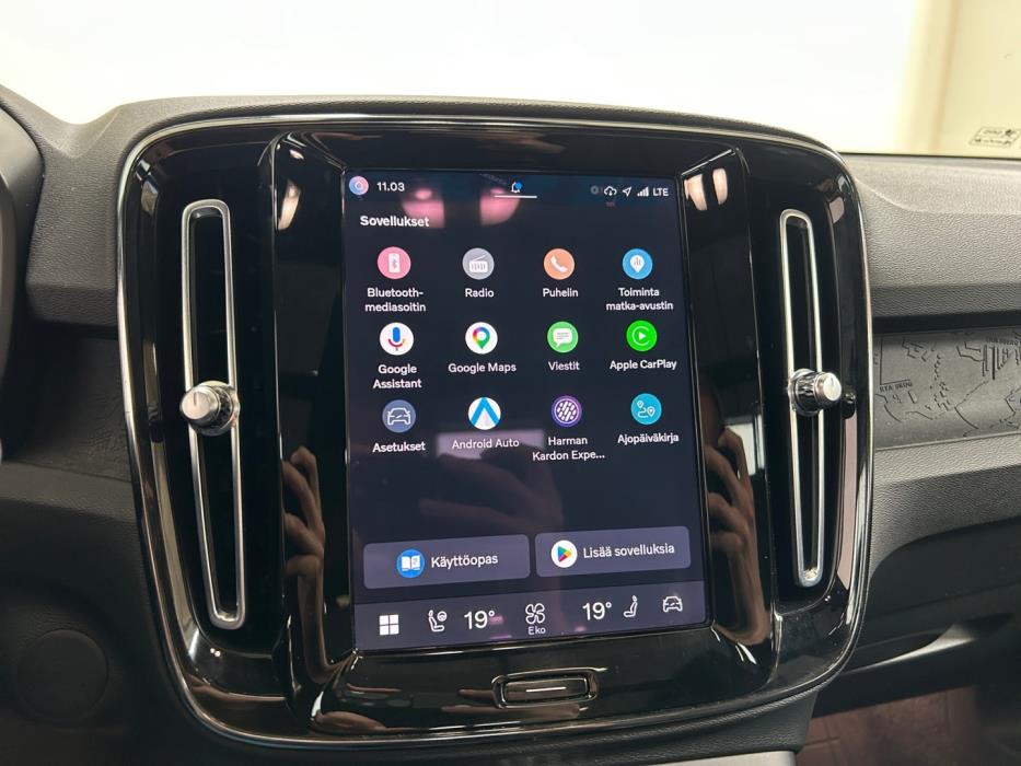 VOLVO XC40 2023
