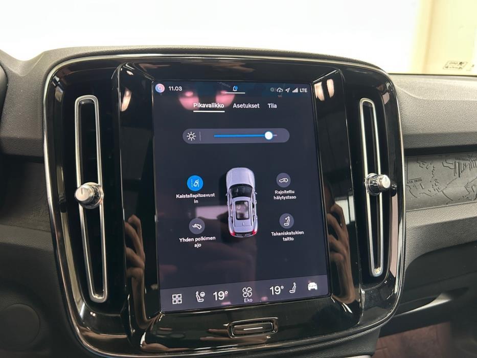 VOLVO XC40 2023