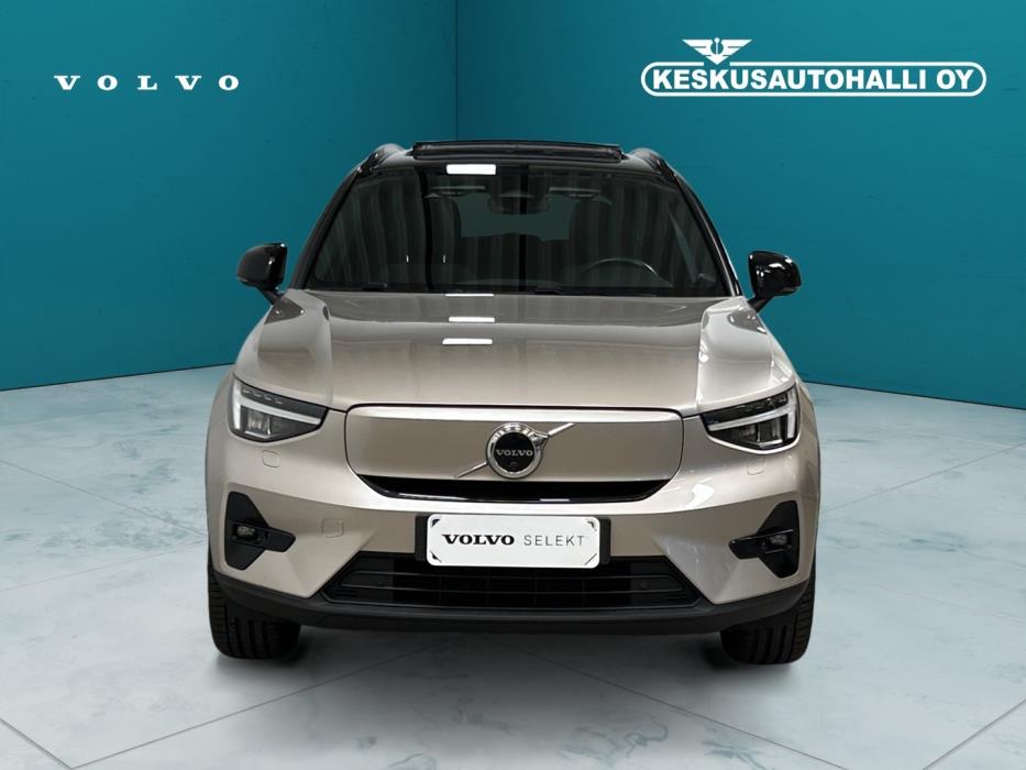 VOLVO XC40 2023