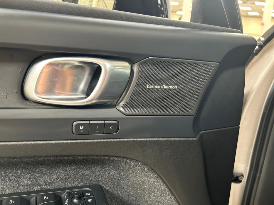 VOLVO XC40 2023