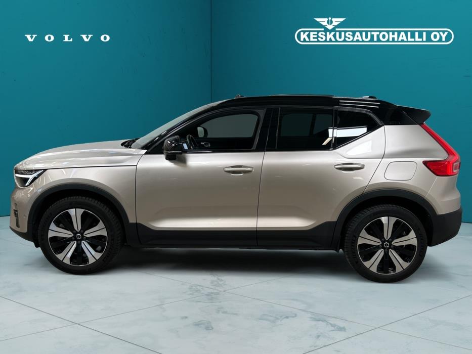 VOLVO XC40 2023