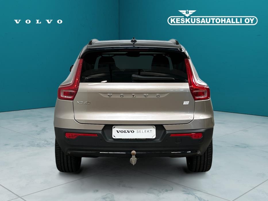 VOLVO XC40 2023