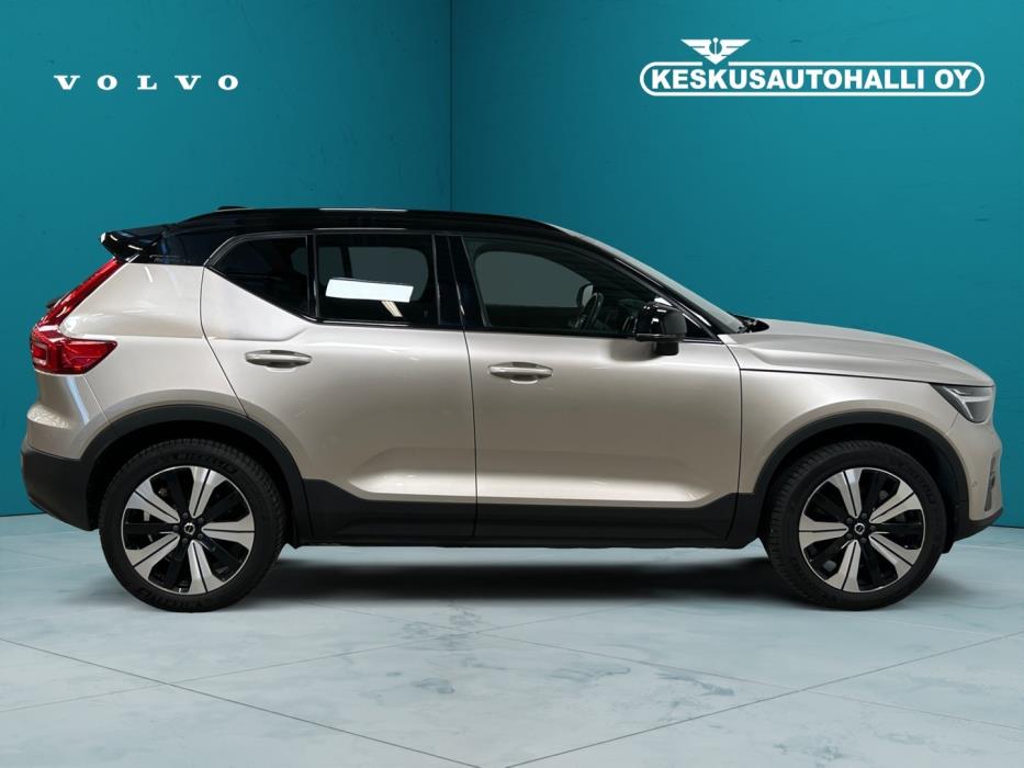 VOLVO XC40 2023