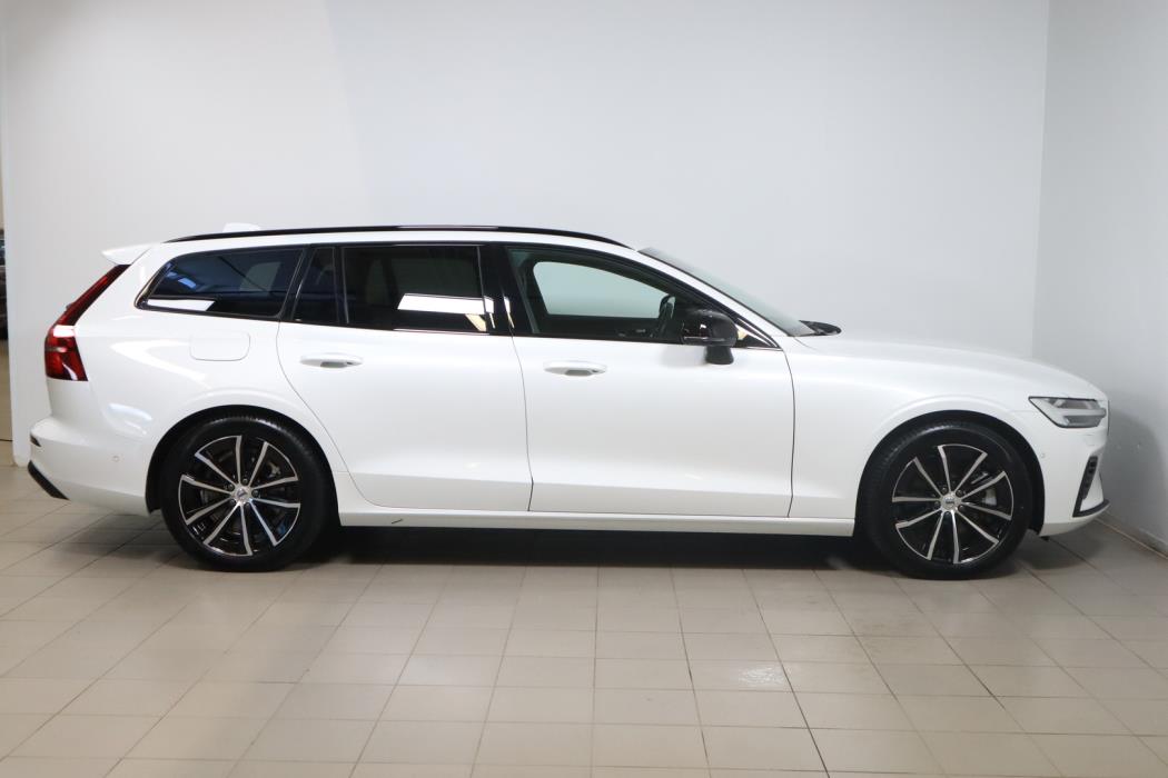 VOLVO V60 2025