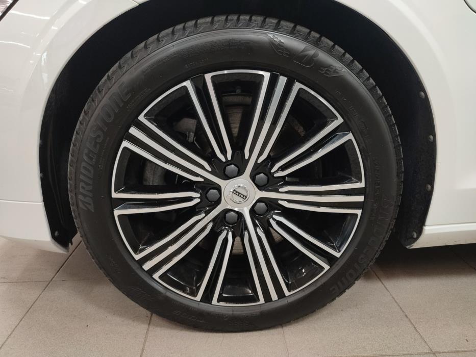 VOLVO V60 2021