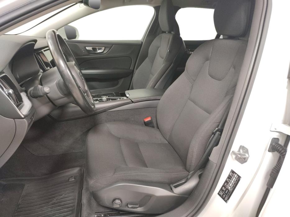 VOLVO V60 2021