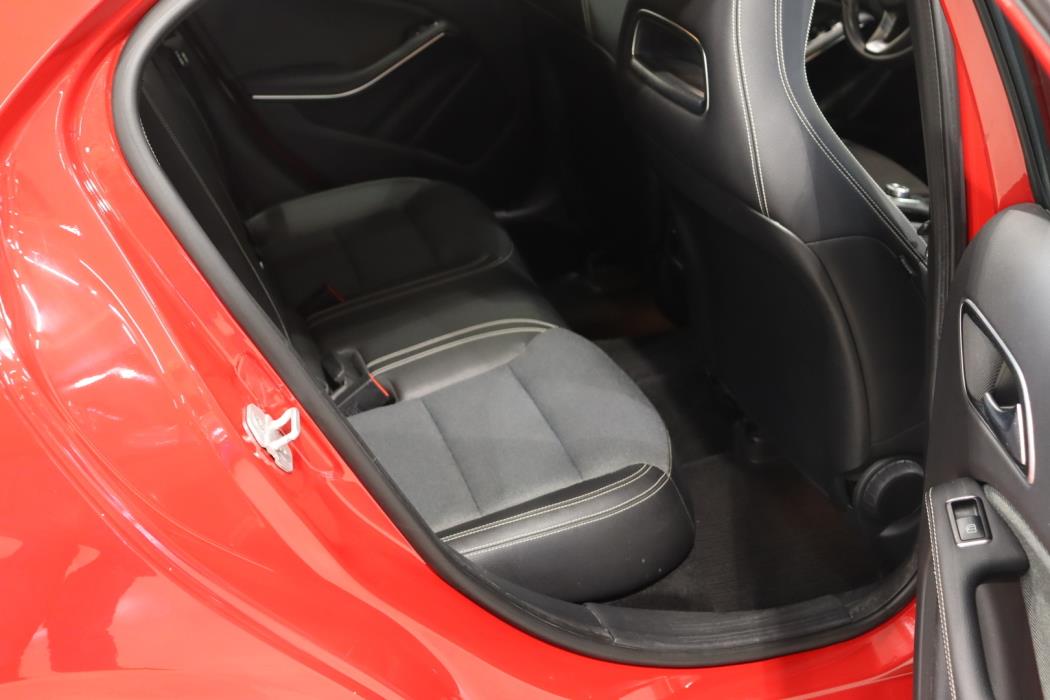 MERCEDES-BENZ A 2016