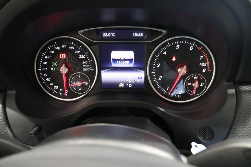 MERCEDES-BENZ A 2016