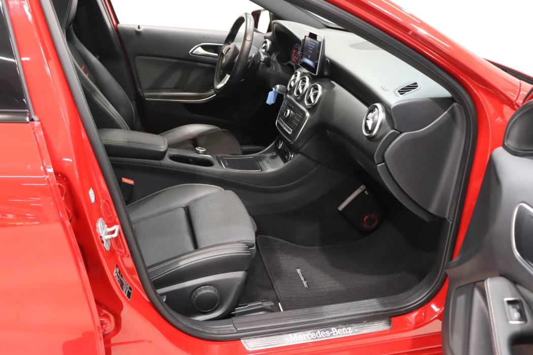 MERCEDES-BENZ A 2016