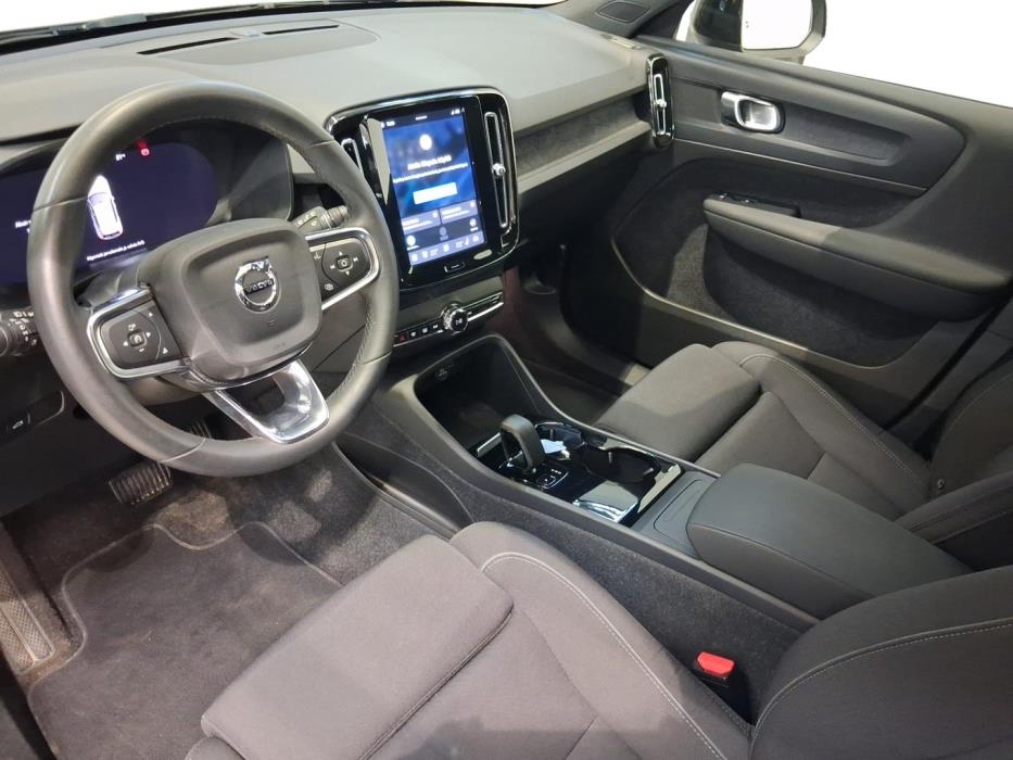 VOLVO XC40 2023