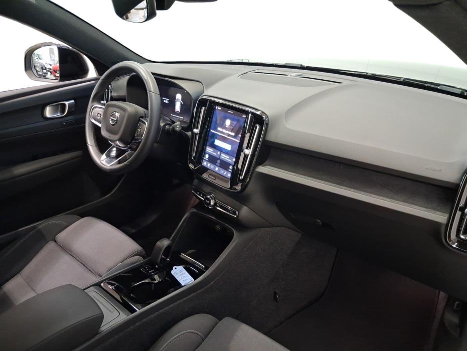VOLVO XC40 2023