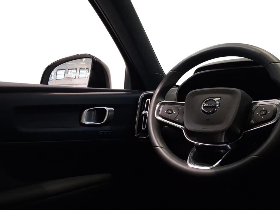 VOLVO XC40 2023