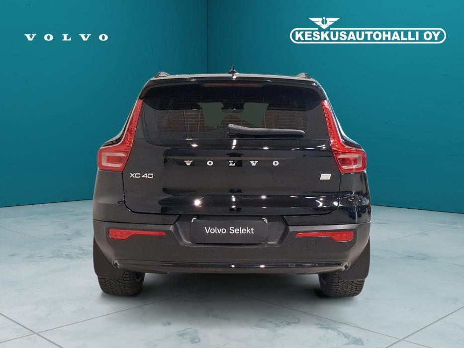 VOLVO XC40 2023