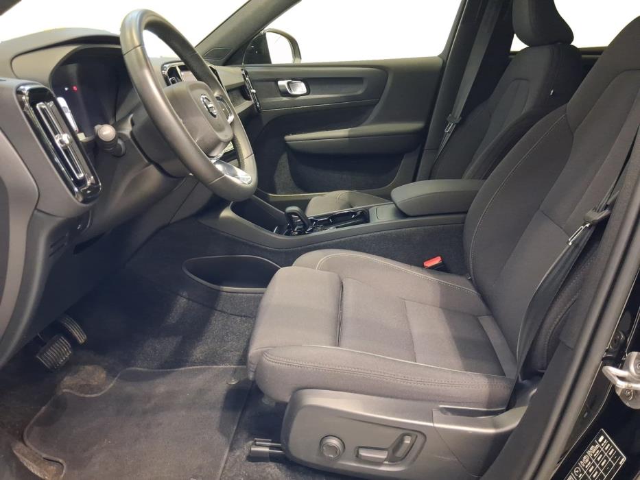 VOLVO XC40 2023
