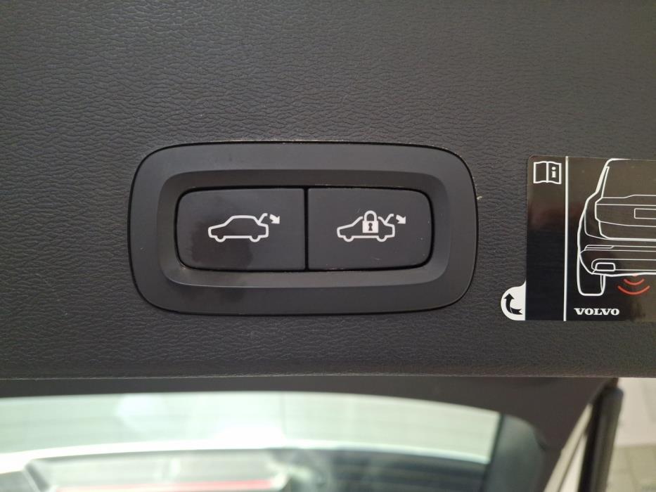 VOLVO XC40 2021