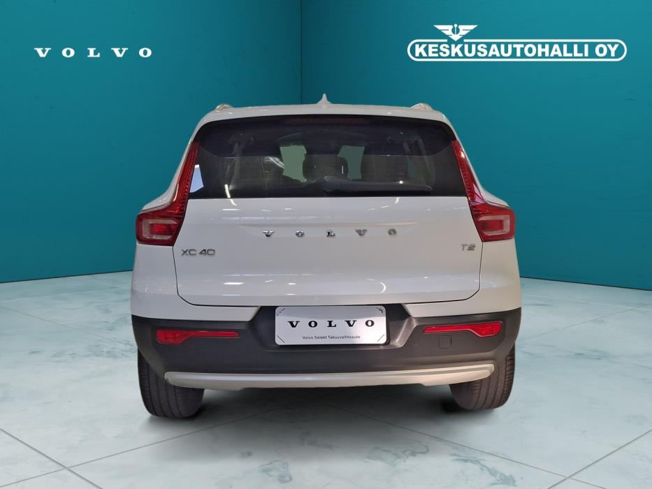 VOLVO XC40 2021
