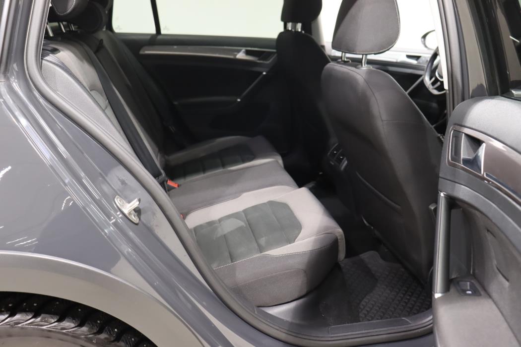 VOLKSWAGEN Golf 2018