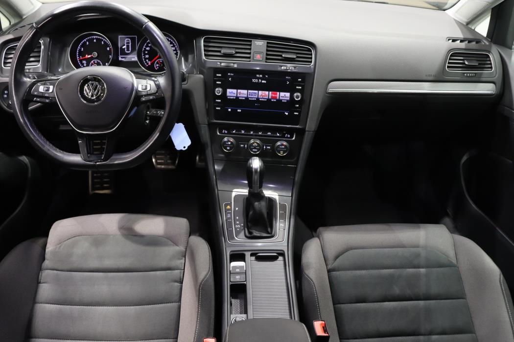 VOLKSWAGEN Golf 2018