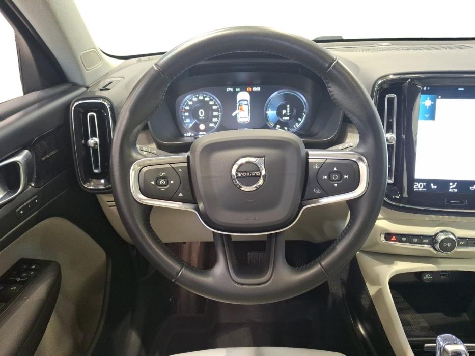 VOLVO XC40 2021