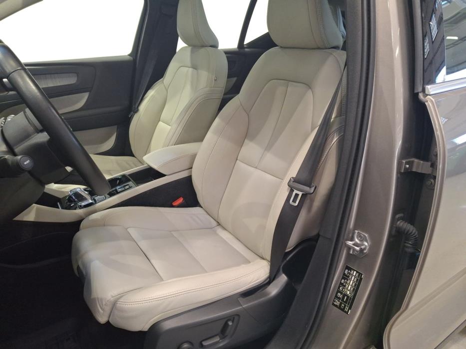 VOLVO XC40 2021