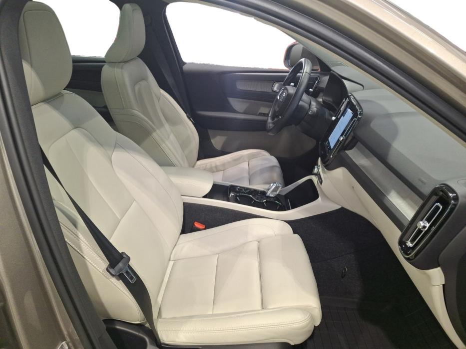 VOLVO XC40 2021