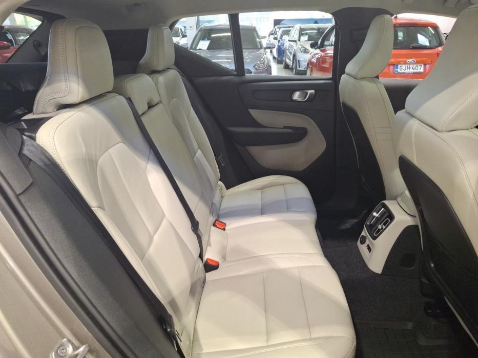 VOLVO XC40 2021