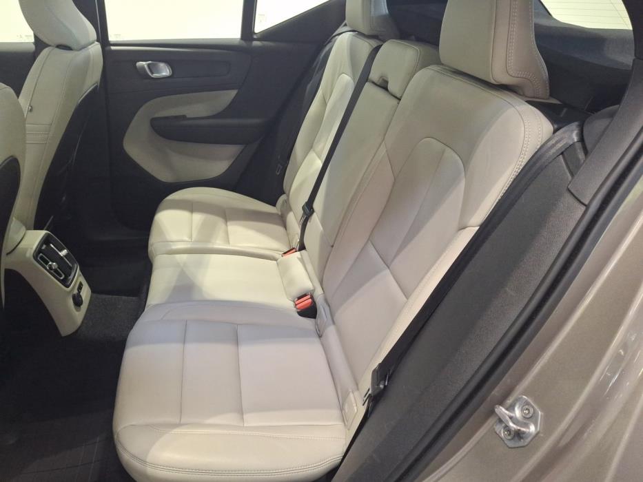 VOLVO XC40 2021