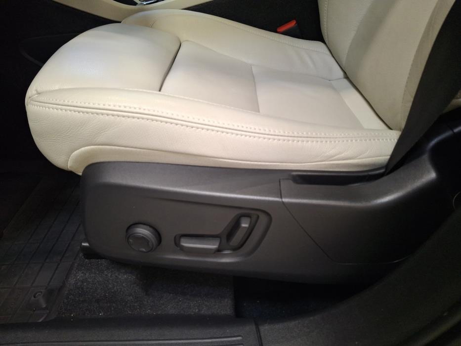 VOLVO XC40 2021