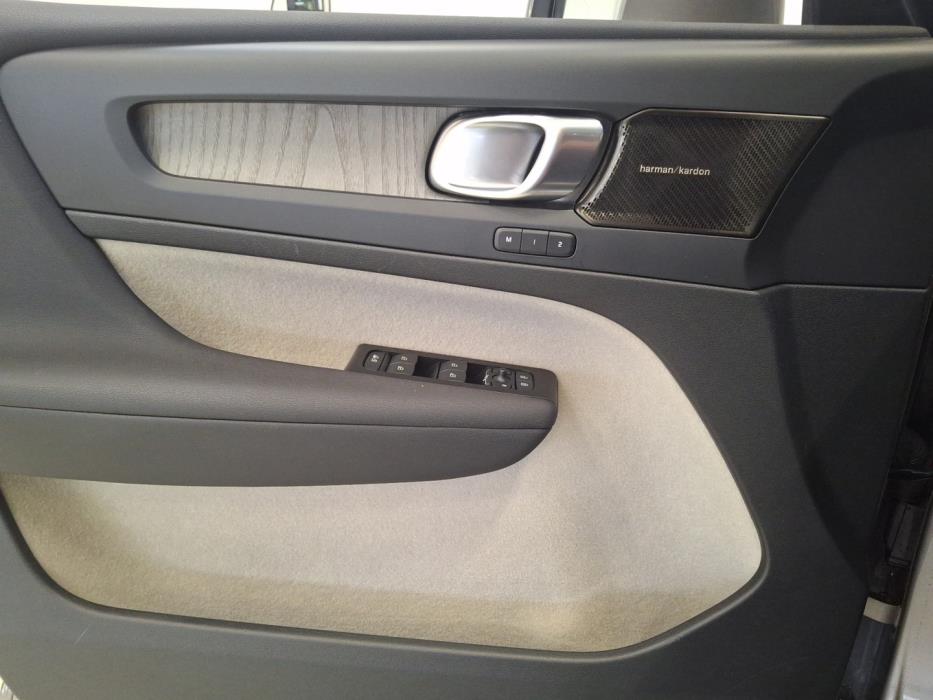 VOLVO XC40 2021