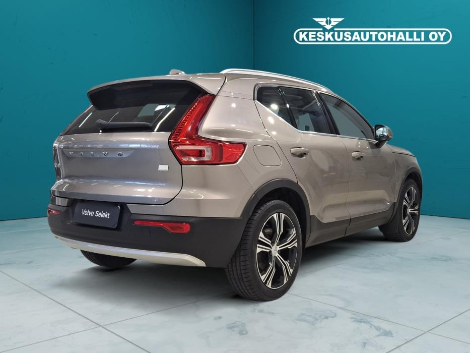 VOLVO XC40 2021