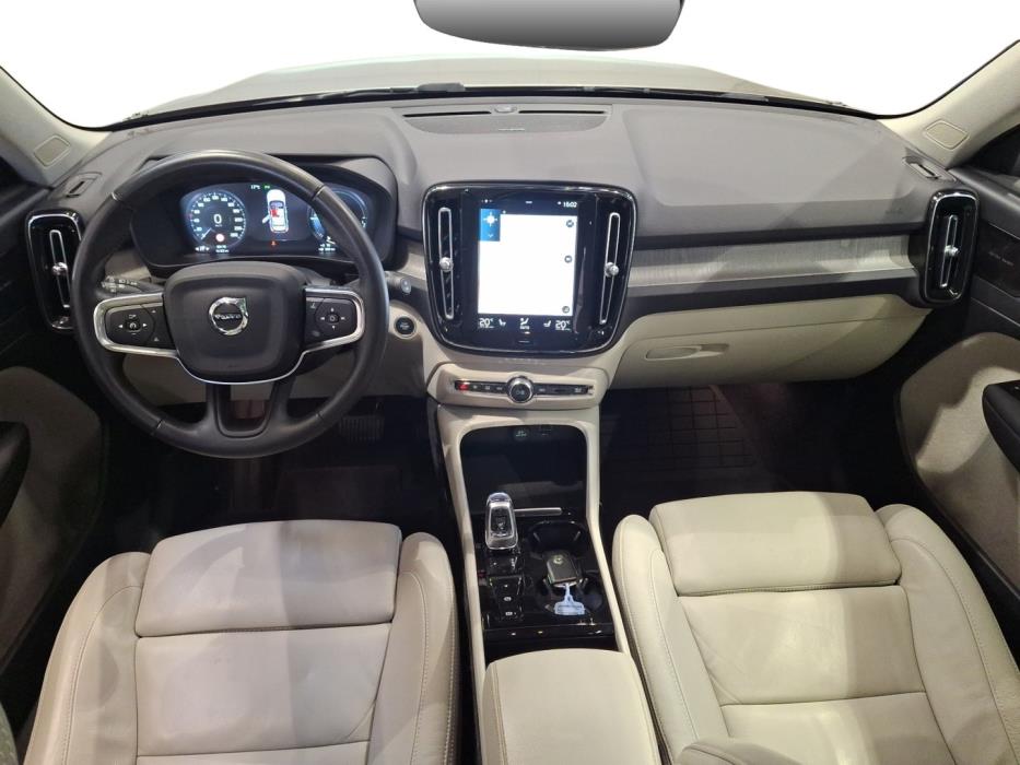 VOLVO XC40 2021