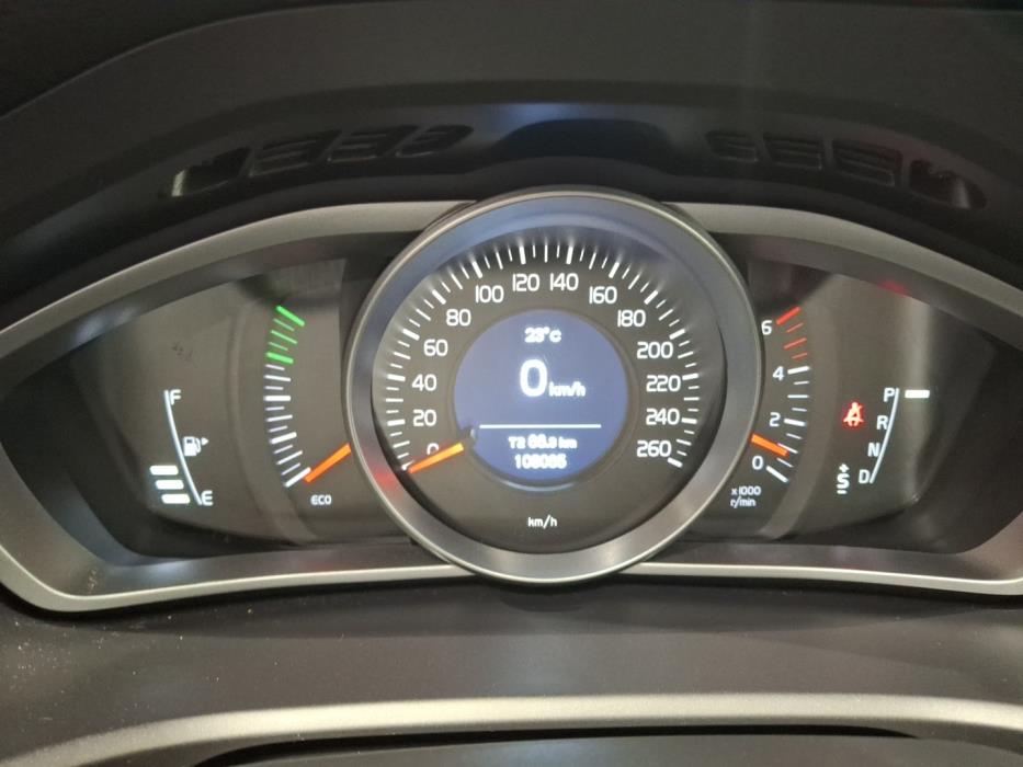 VOLVO V40 2017