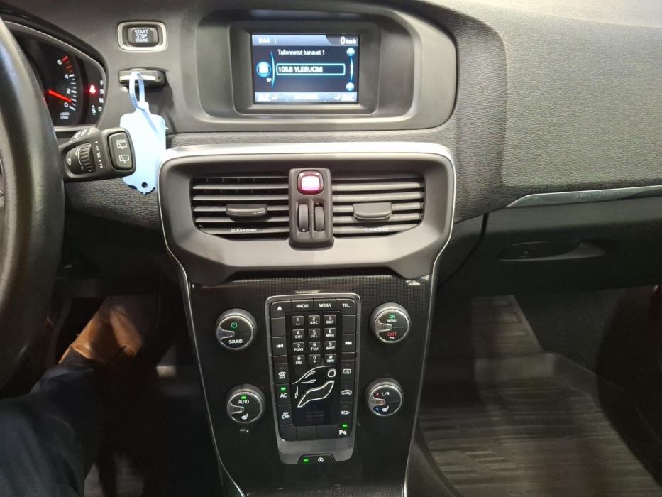 VOLVO V40 2017