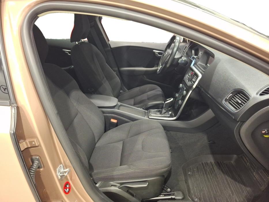 VOLVO V40 2017