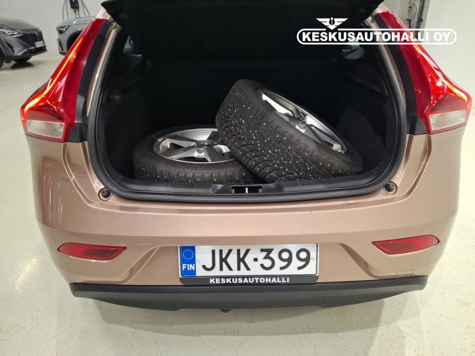 VOLVO V40 2017