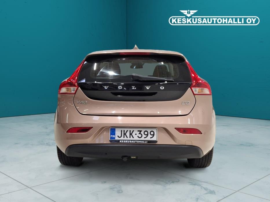 VOLVO V40 2017