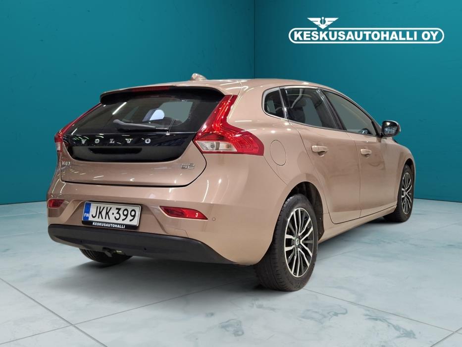 VOLVO V40 2017