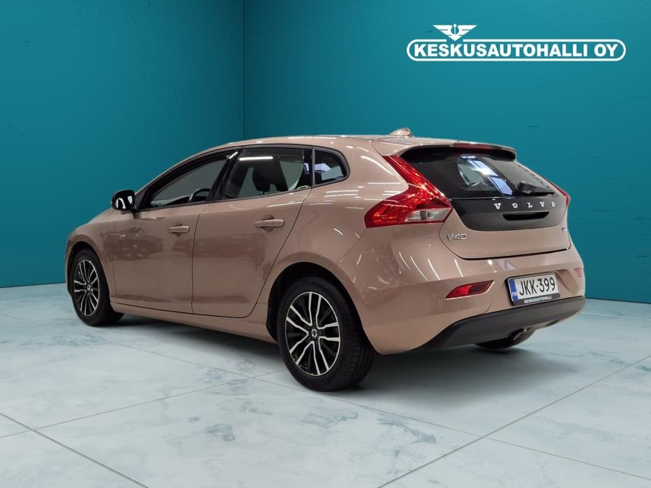 VOLVO V40 2017