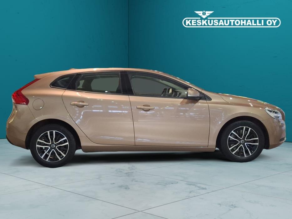 VOLVO V40 2017
