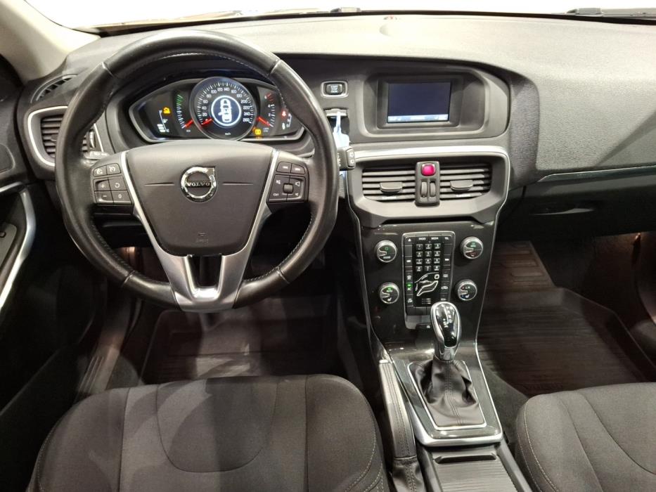 VOLVO V40 2017