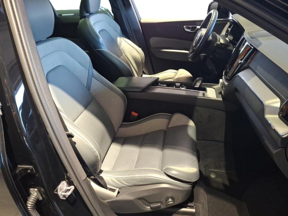 VOLVO XC60 2022