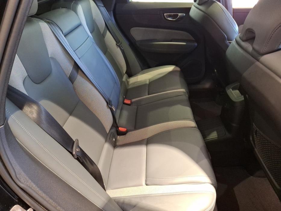 VOLVO XC60 2022
