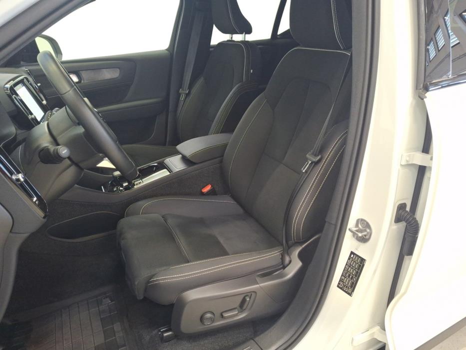 VOLVO EX40 2025