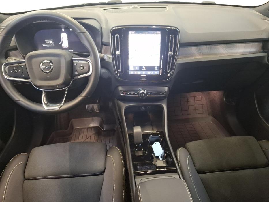 VOLVO EX40 2025