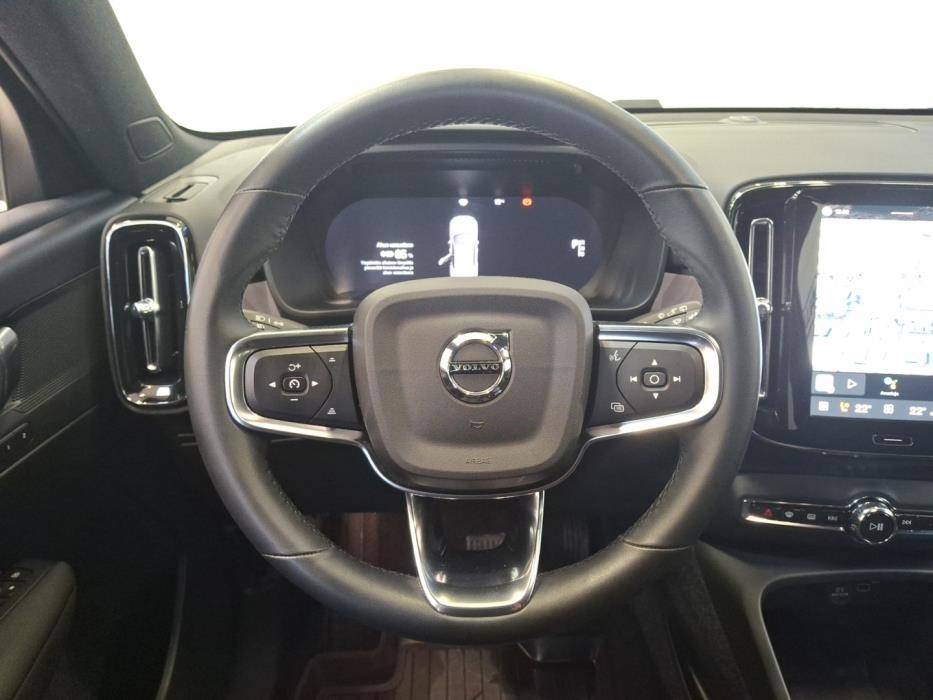 VOLVO EX40 2025