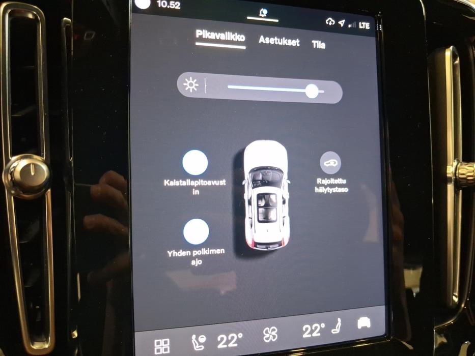 VOLVO XC40 2023