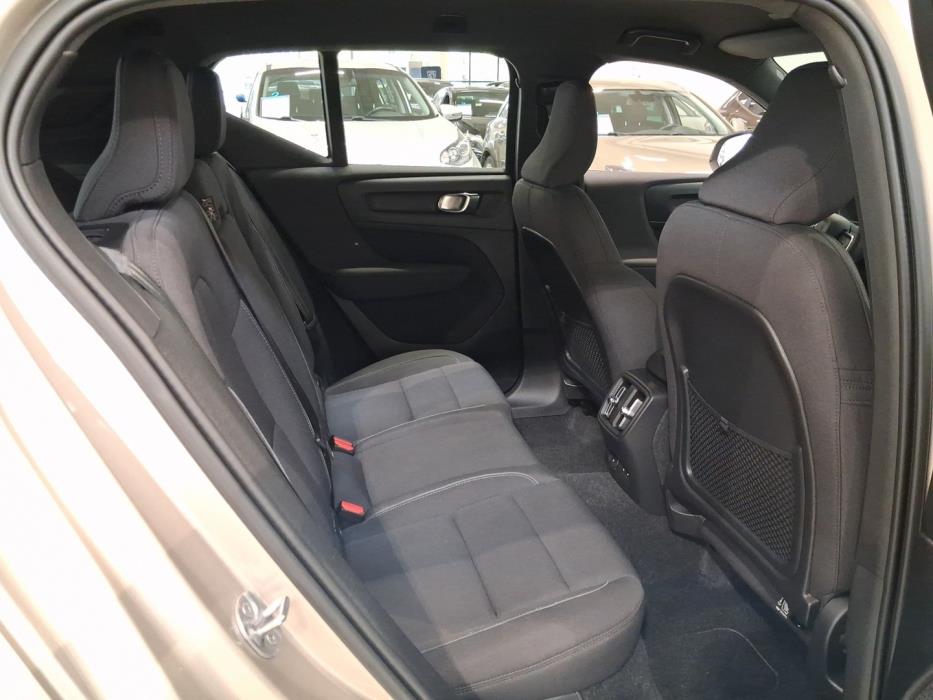 VOLVO XC40 2023