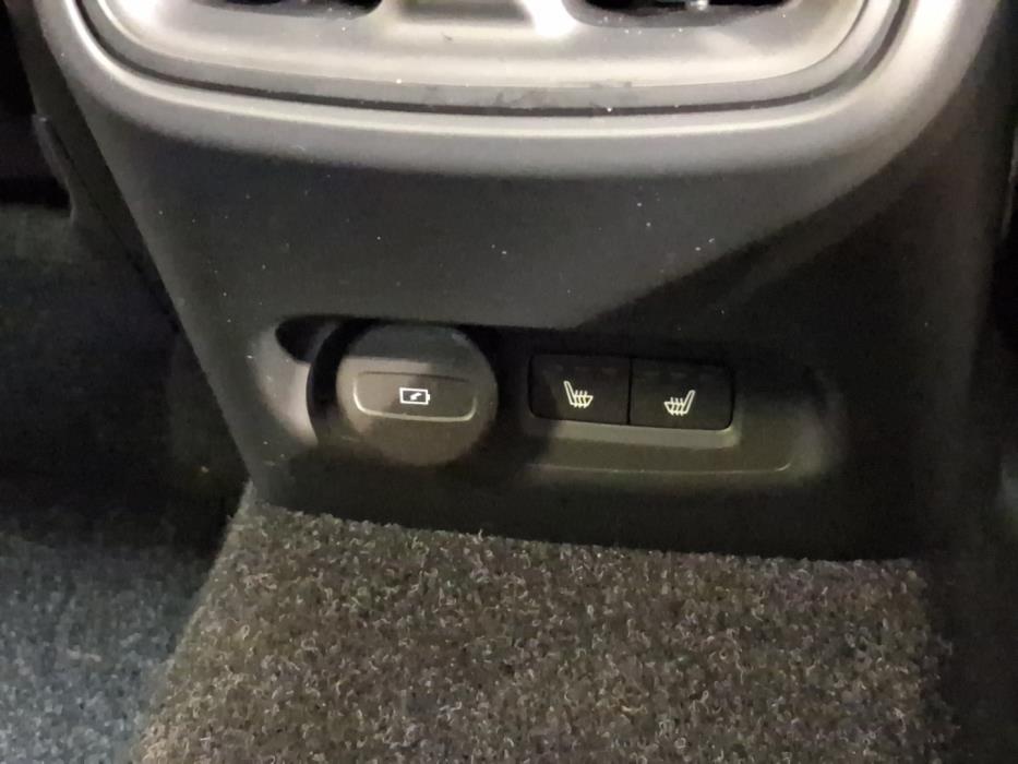 VOLVO XC40 2023